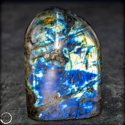 Natürliche Labradorit Kristall-Freiform - 749,55g