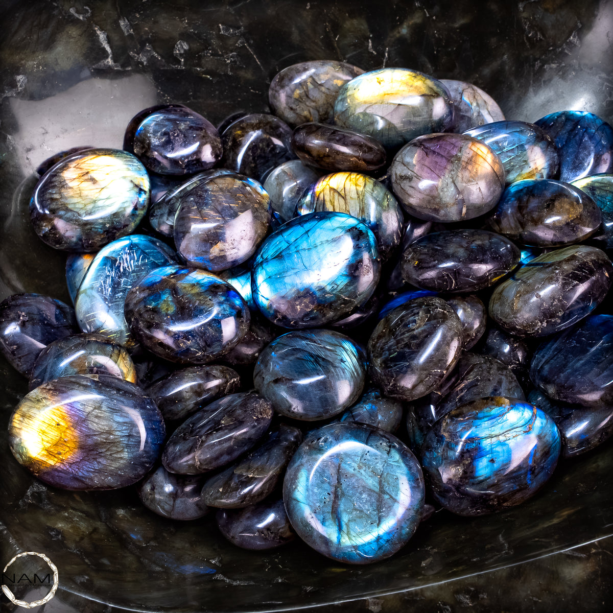 Trommelsteine Labradorit – Faszinierendes Farbspiel mit intensivem blauem und goldenem Schimmer
