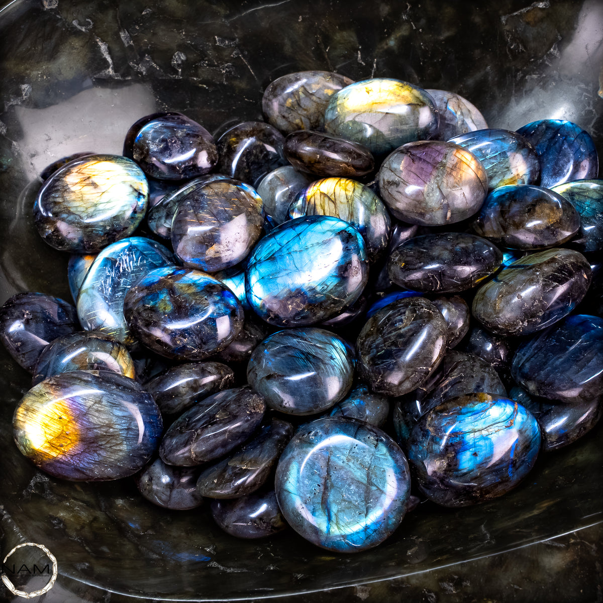 Trommelsteine Labradorit – Faszinierendes Farbspiel mit intensivem blauem und goldenem Schimmer