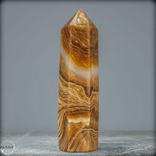 Natürlicher Aragonit Obelisk - 651,69g