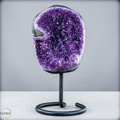 Natürliche Amethyst-Kristalle/Druse auf Ständer - 5488,37 g