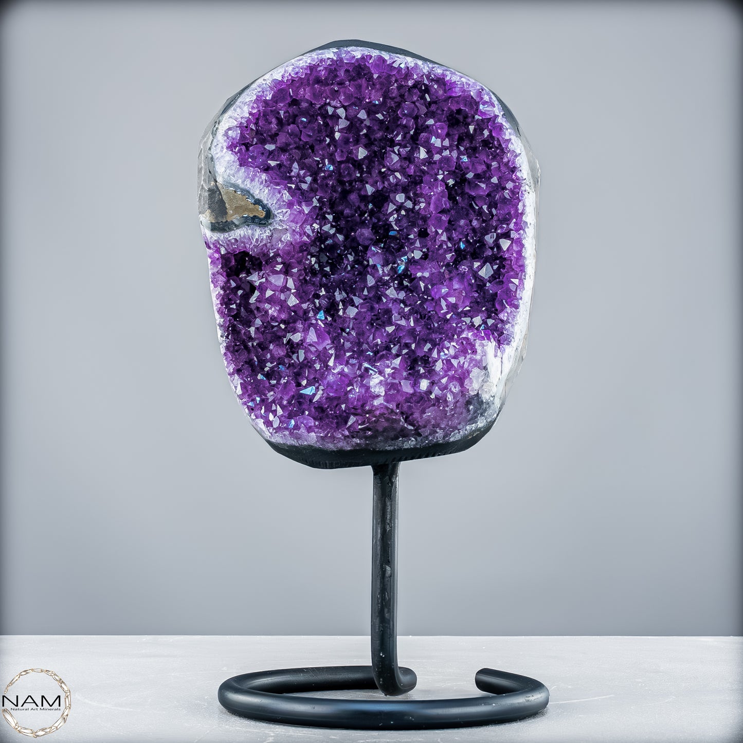 Natürliche Amethyst-Kristalle/Druse auf Ständer - 5488,37 g