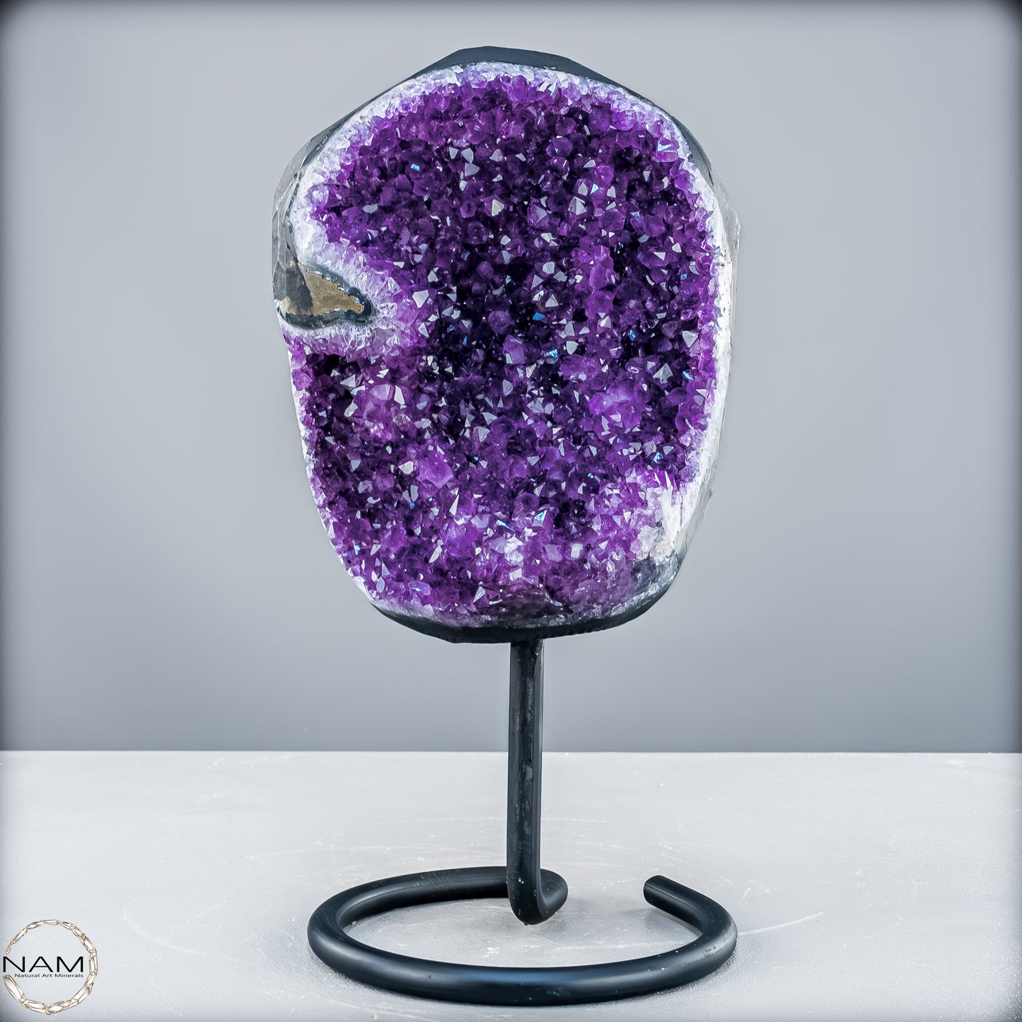 Natürliche Amethyst-Kristalle/Druse auf Ständer - 5488,37 g