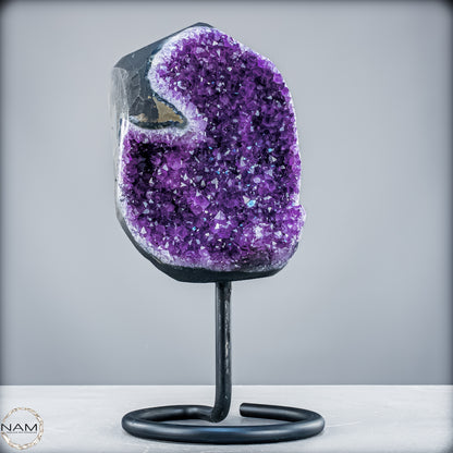 Natürliche Amethyst-Kristalle/Druse auf Ständer - 5488,37 g