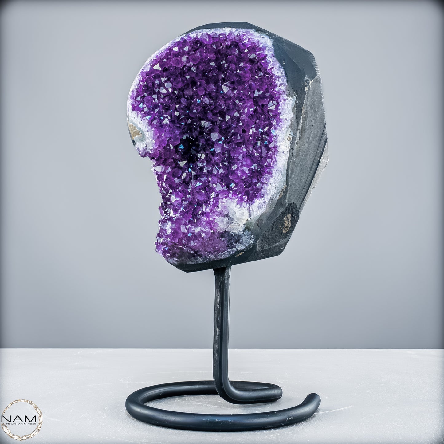Natürliche Amethyst-Kristalle/Druse auf Ständer - 5488,37 g