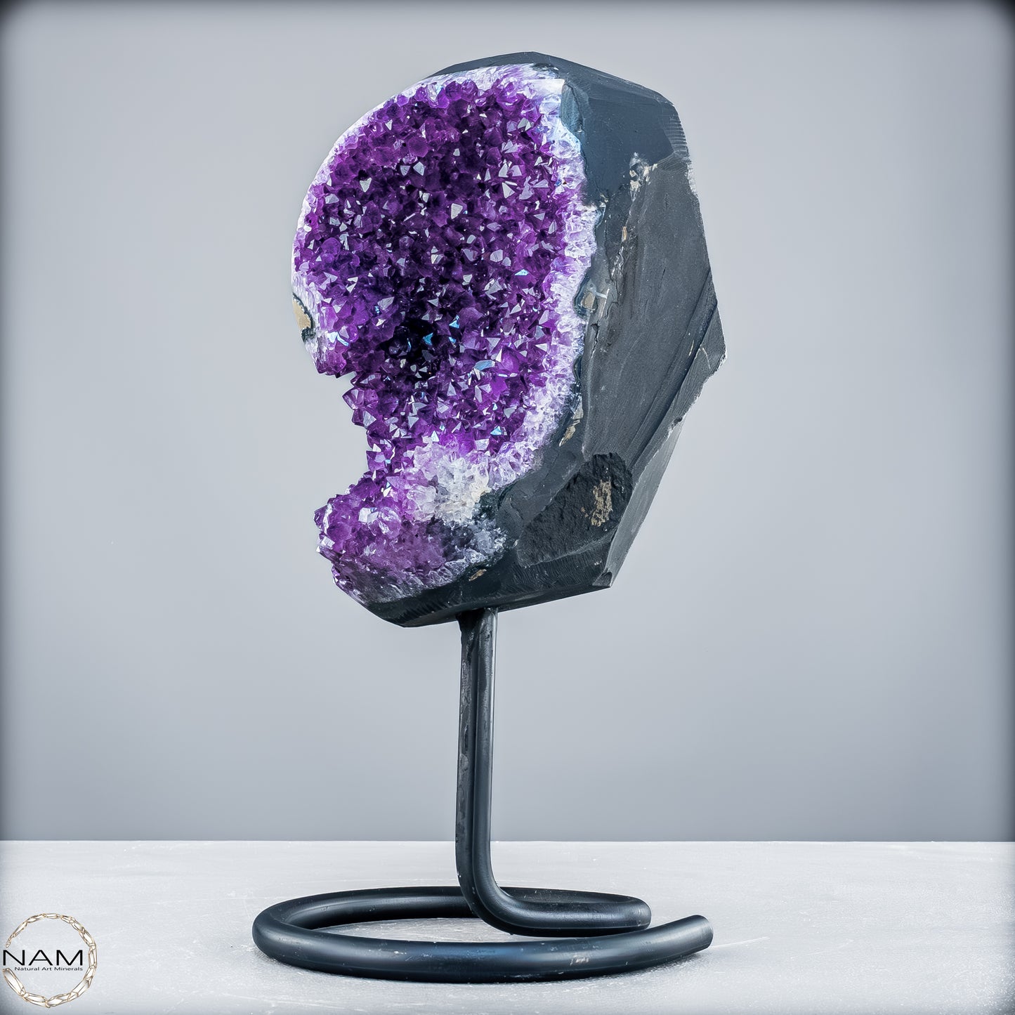 Natürliche Amethyst-Kristalle/Druse auf Ständer - 5488,37 g