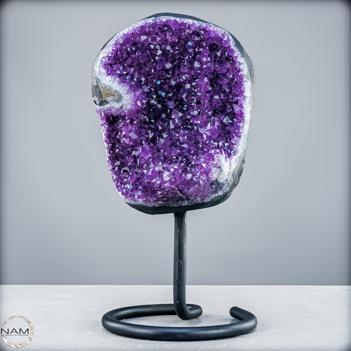 Natürliche Amethyst-Kristalle/Druse auf Ständer - 5488,37 g