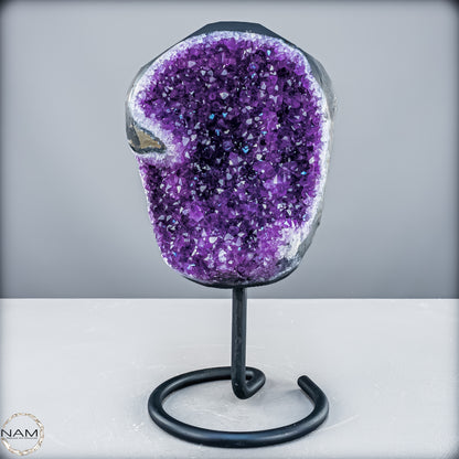 Natürliche Amethyst-Kristalle/Druse auf Ständer - 5488,37 g