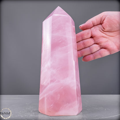 Natürlicher Rosenquarz-Kristall Obelisk aus Brasilien - 2004,31 g