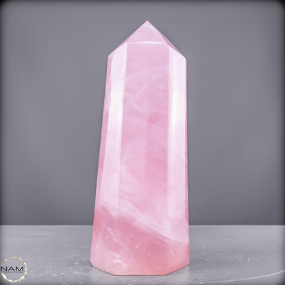 Natürlicher Rosenquarz-Kristall Obelisk aus Brasilien - 2004,31 g