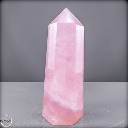 Natürlicher Rosenquarz-Kristall Obelisk aus Brasilien - 2004,31 g