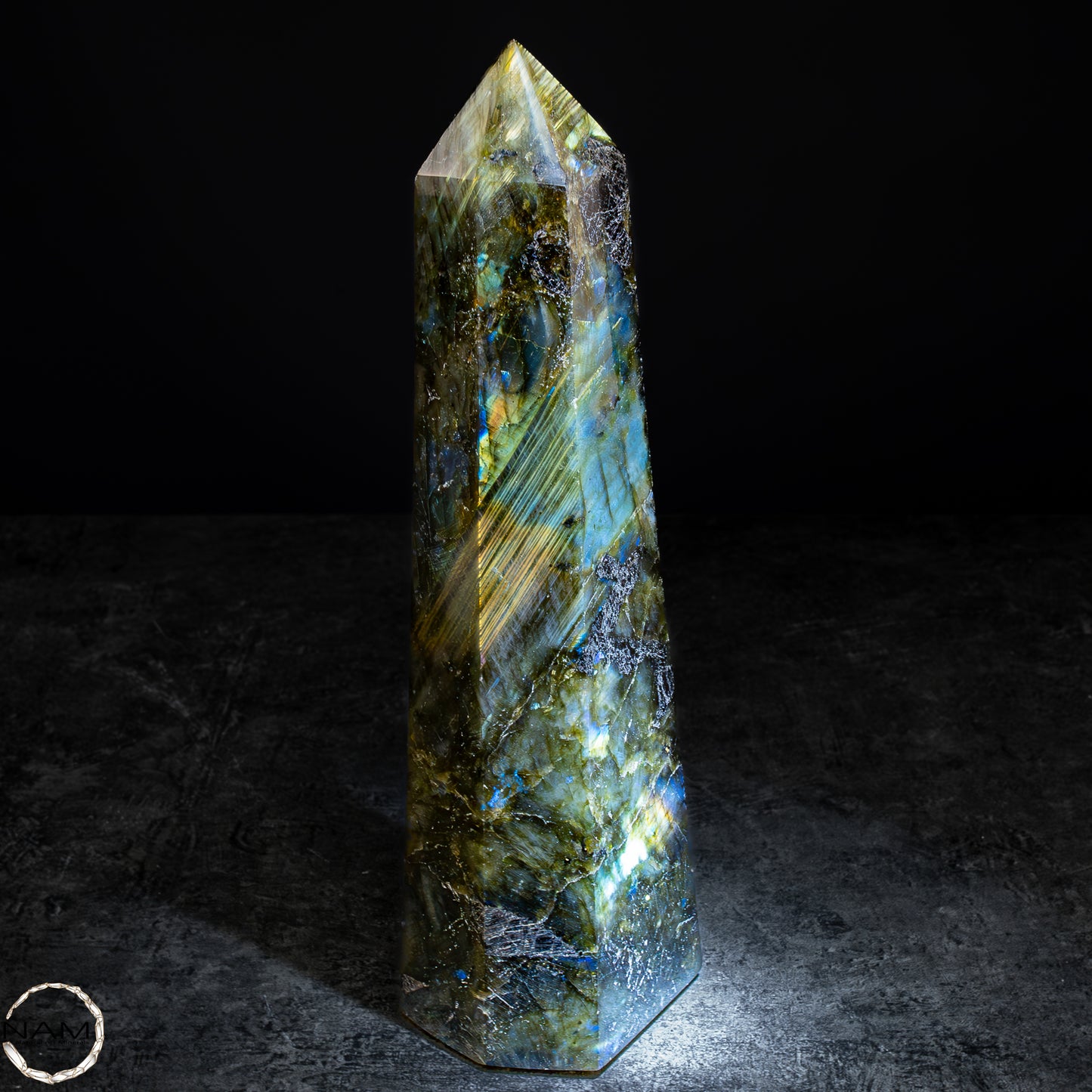 Natürliche Labradorit Kristall-Obelisk - 682,83g