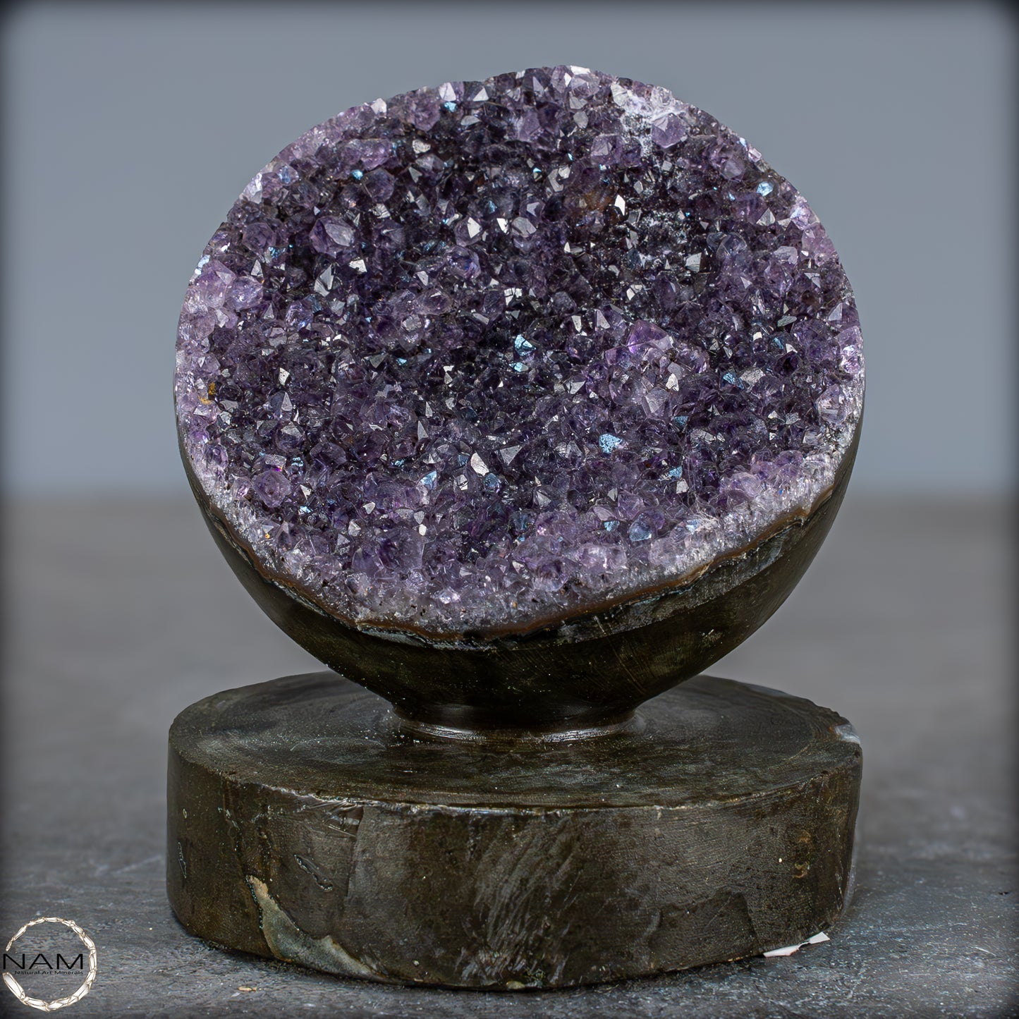 Amethyst-Kristall Druse auf Natürlichem Sockel, Spitzenqualität - 679,91g