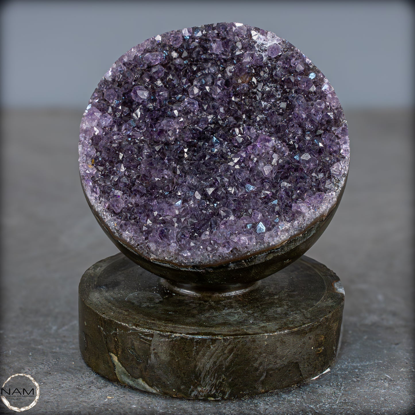 Amethyst-Kristall Druse auf Natürlichem Sockel, Spitzenqualität - 679,91g