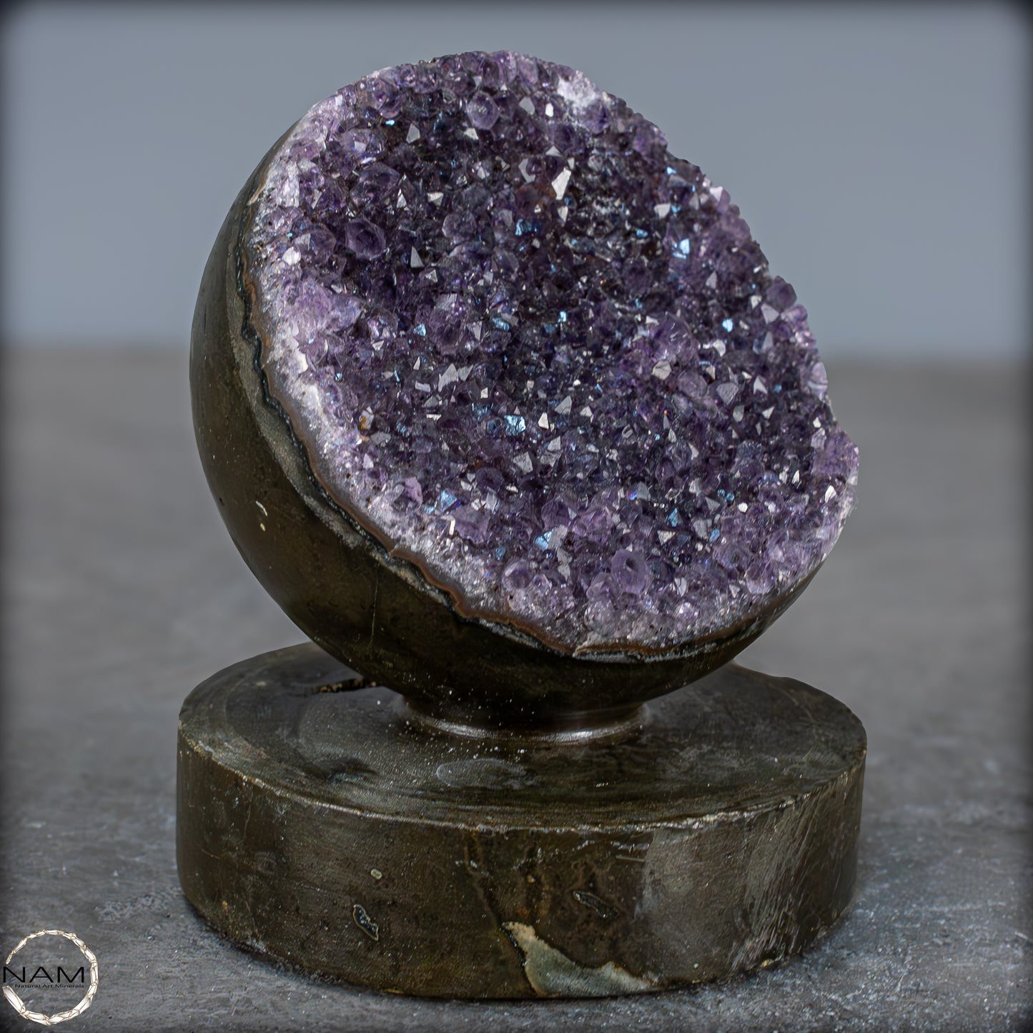 Amethyst-Kristall Druse auf Natürlichem Sockel, Spitzenqualität - 679,91g