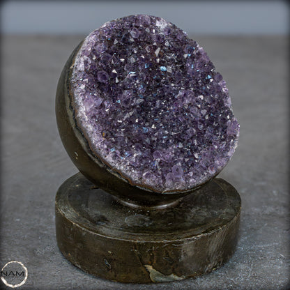 Amethyst-Kristall Druse auf Natürlichem Sockel, Spitzenqualität - 679,91g