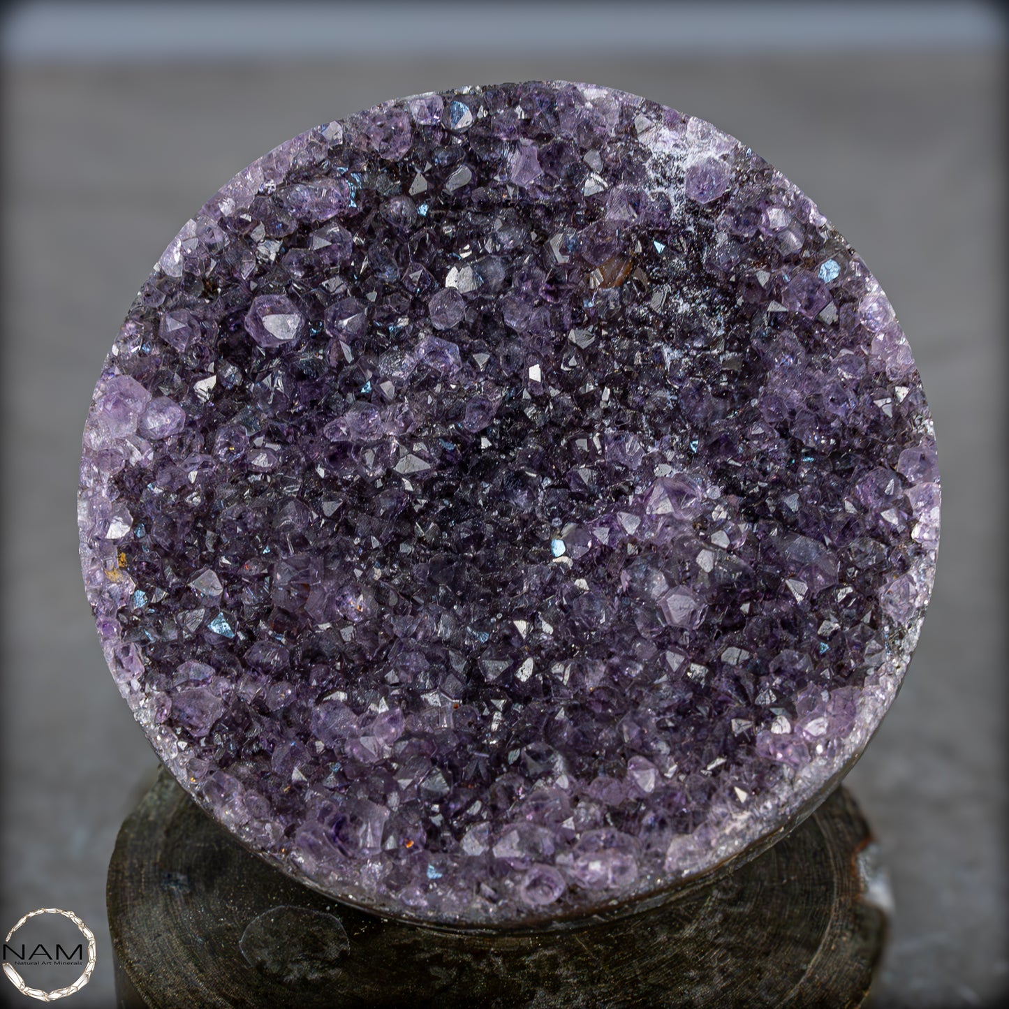 Amethyst-Kristall Druse auf Natürlichem Sockel, Spitzenqualität - 679,91g