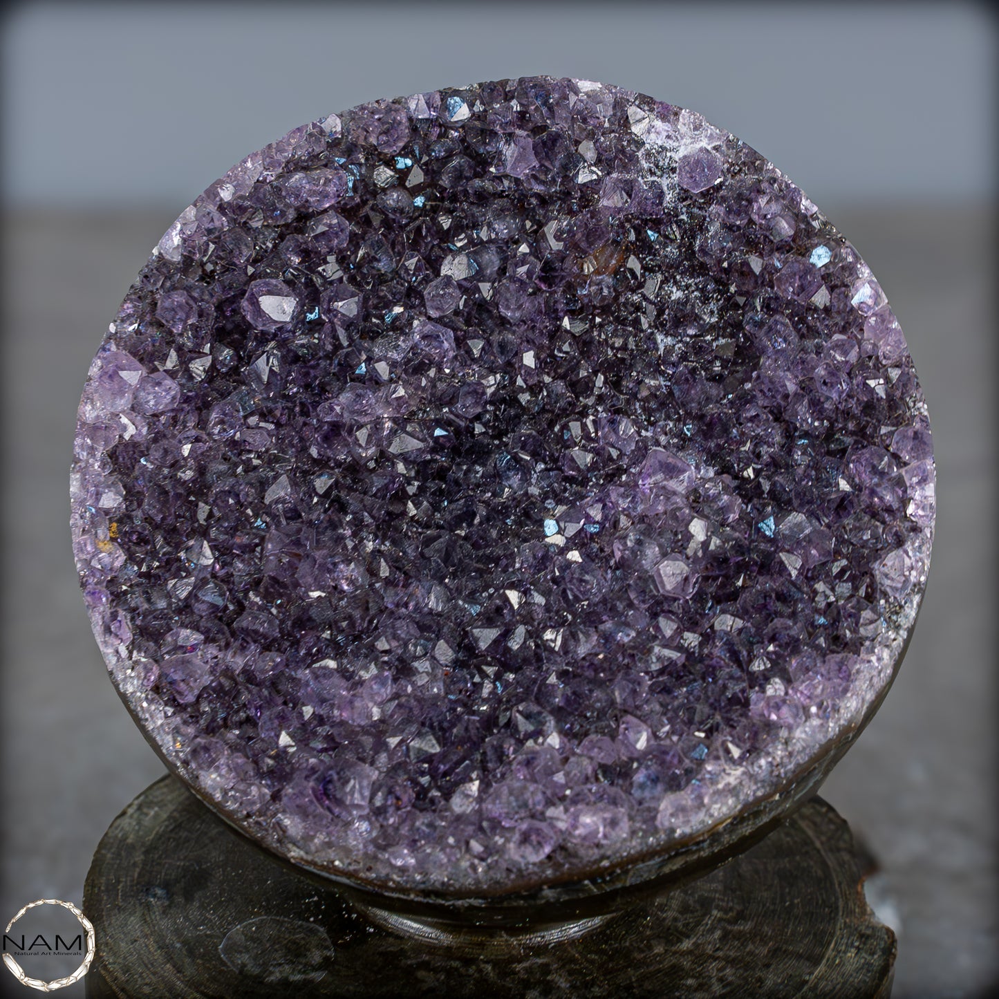 Amethyst-Kristall Druse auf Natürlichem Sockel, Spitzenqualität - 679,91g