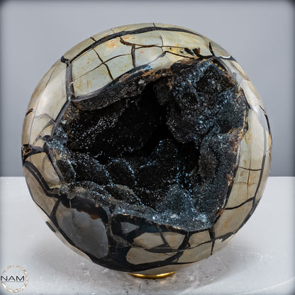 Natürliche Septarien Druse-Kugel mit Calzit Kristallen - 8026,93 g