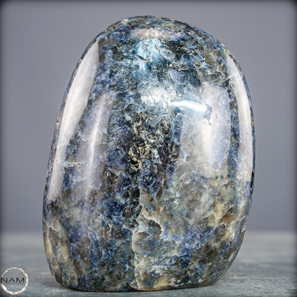 Natürliche Blaue Cordierit-Kristall Freiform, Spitzenqualität - 993,62g