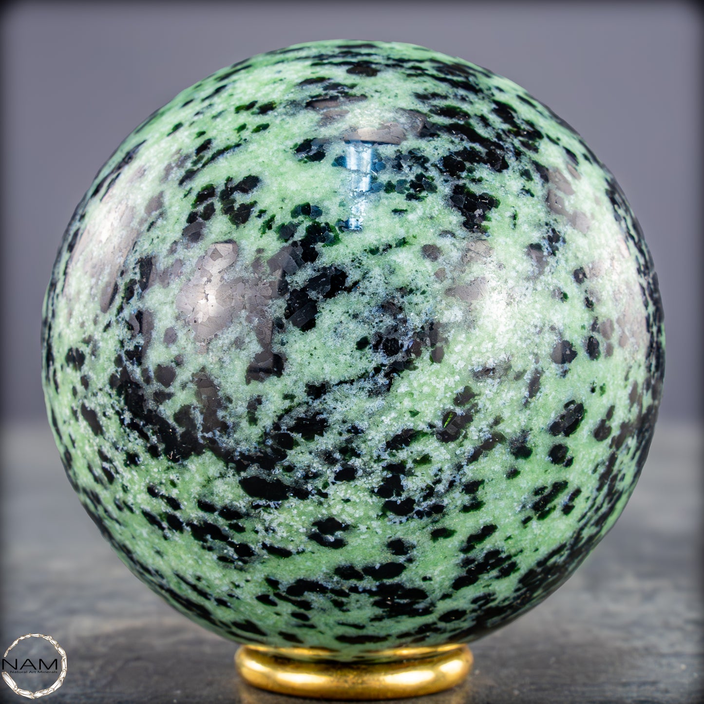 Natürliche  Zoisit mit Rubin Kugel - 594,67g - 70,7mm