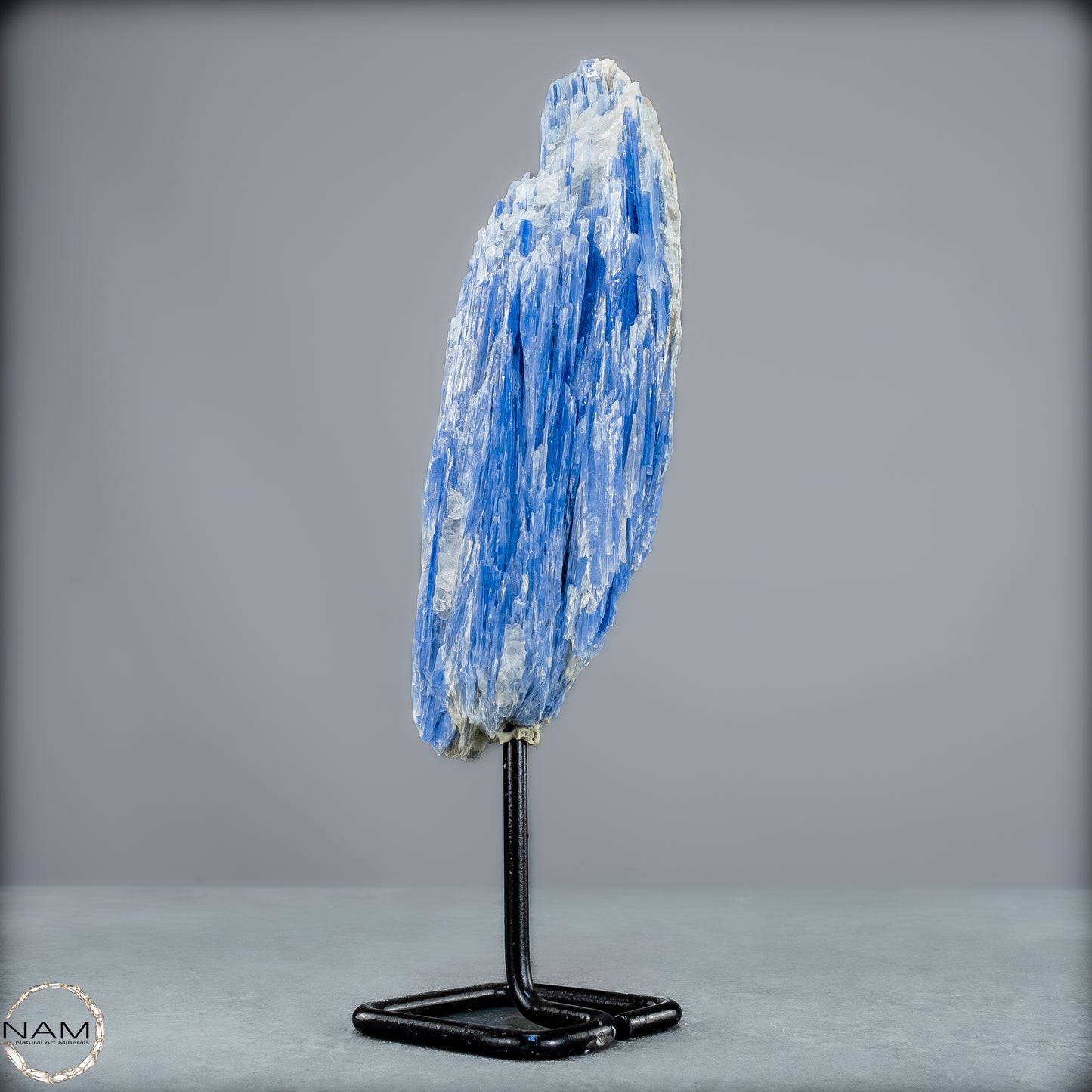 Natürlicher Kyanit-Kristall Cluster auf Ständer aus Brasilien - 487,11g