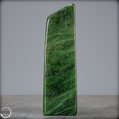 Natürliche Jade-Nephrit Freiform aus Burma - 671,15g