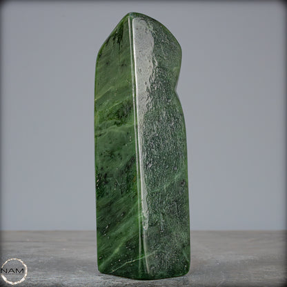 Natürliche Jade-Nephrit Freiform aus Burma - 671,15g