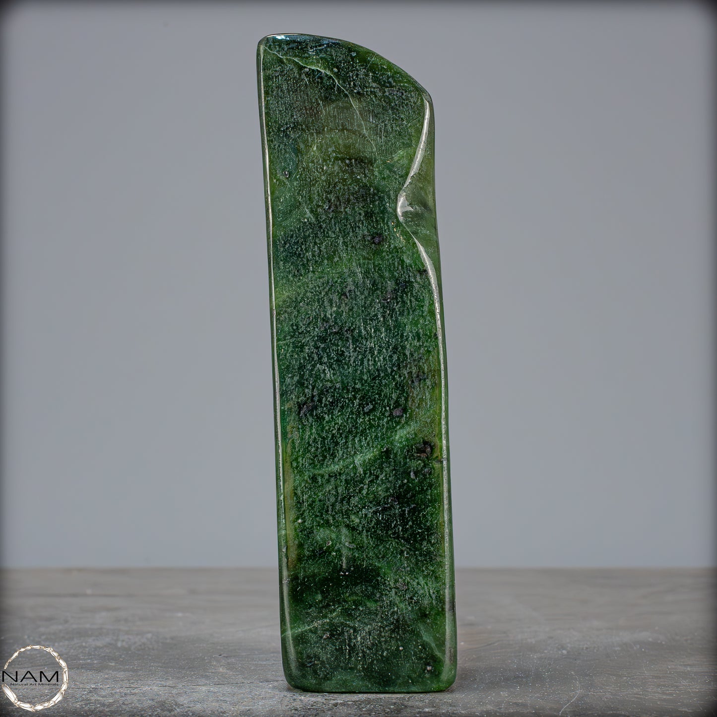 Natürliche Jade-Nephrit Freiform aus Burma - 671,15g