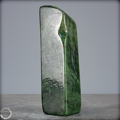 Natürliche Jade-Nephrit Freiform aus Burma - 671,15g