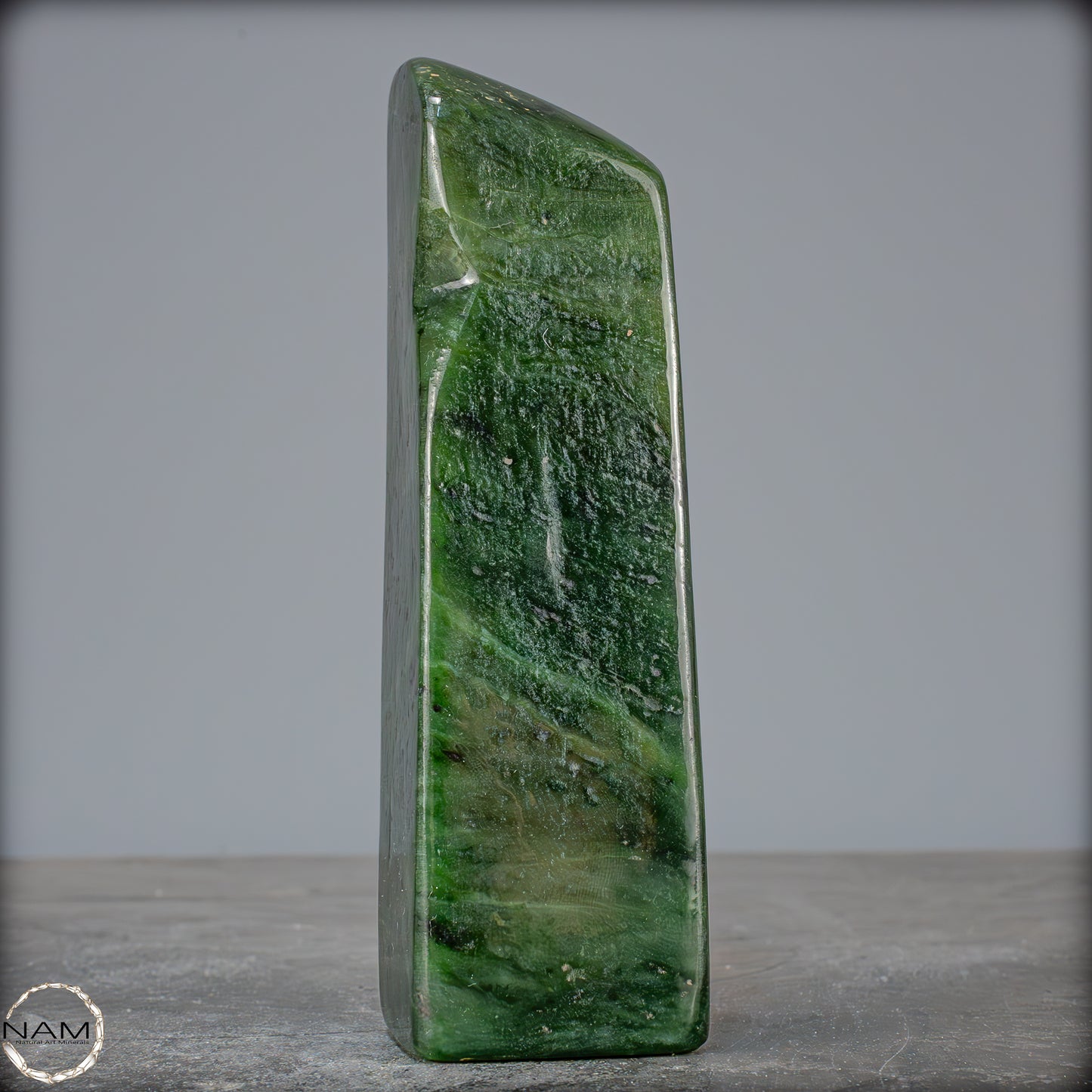 Natürliche Jade-Nephrit Freiform aus Burma - 671,15g