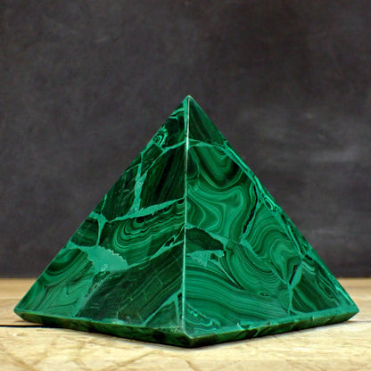 Malachit Pyramide - 993,38g - 105 x 117 x 117mm