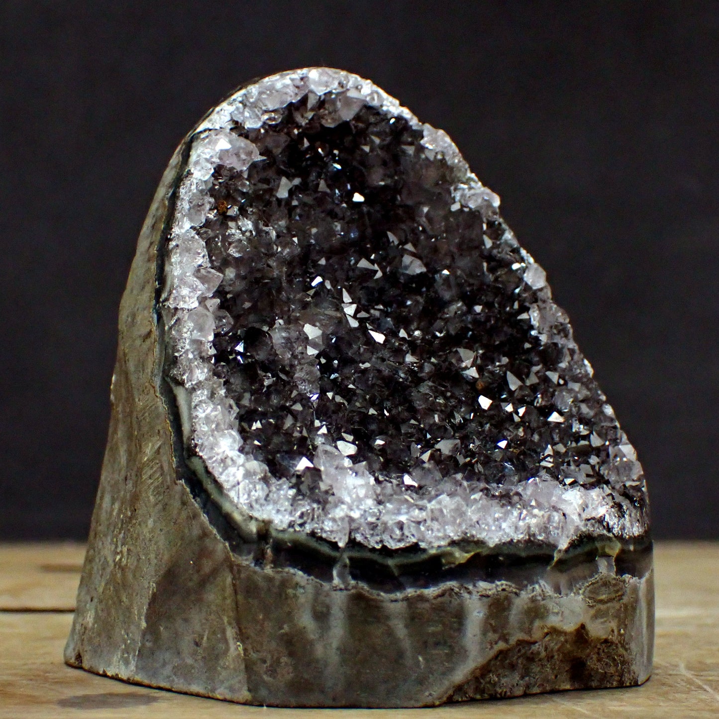 Schwarze Amethyst Druse - 535,19g - 86 x 91 x 68 mm