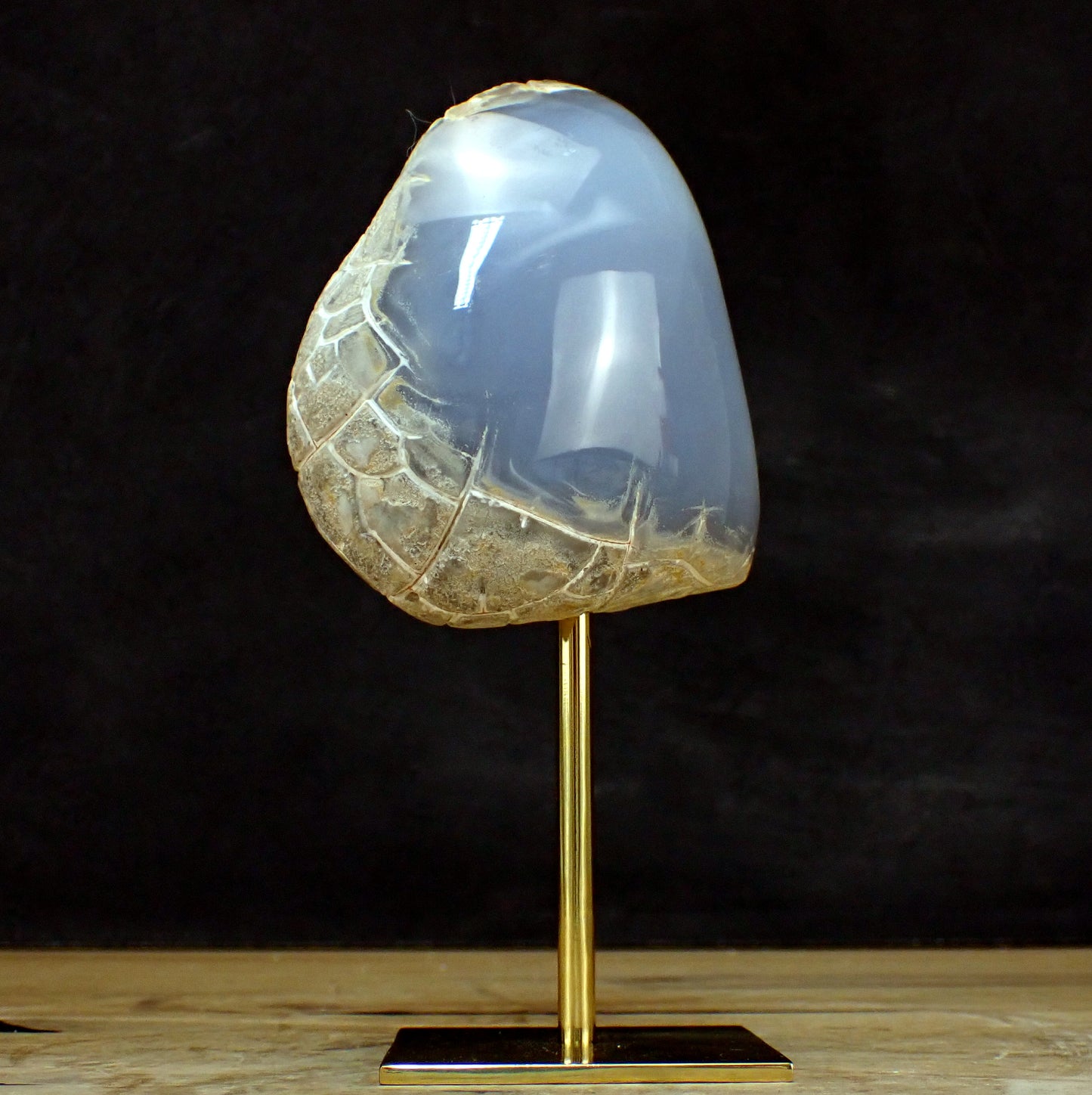 Blauer Chalcedon auf Ständer - 684,49g - 165 x 98 x 60mm