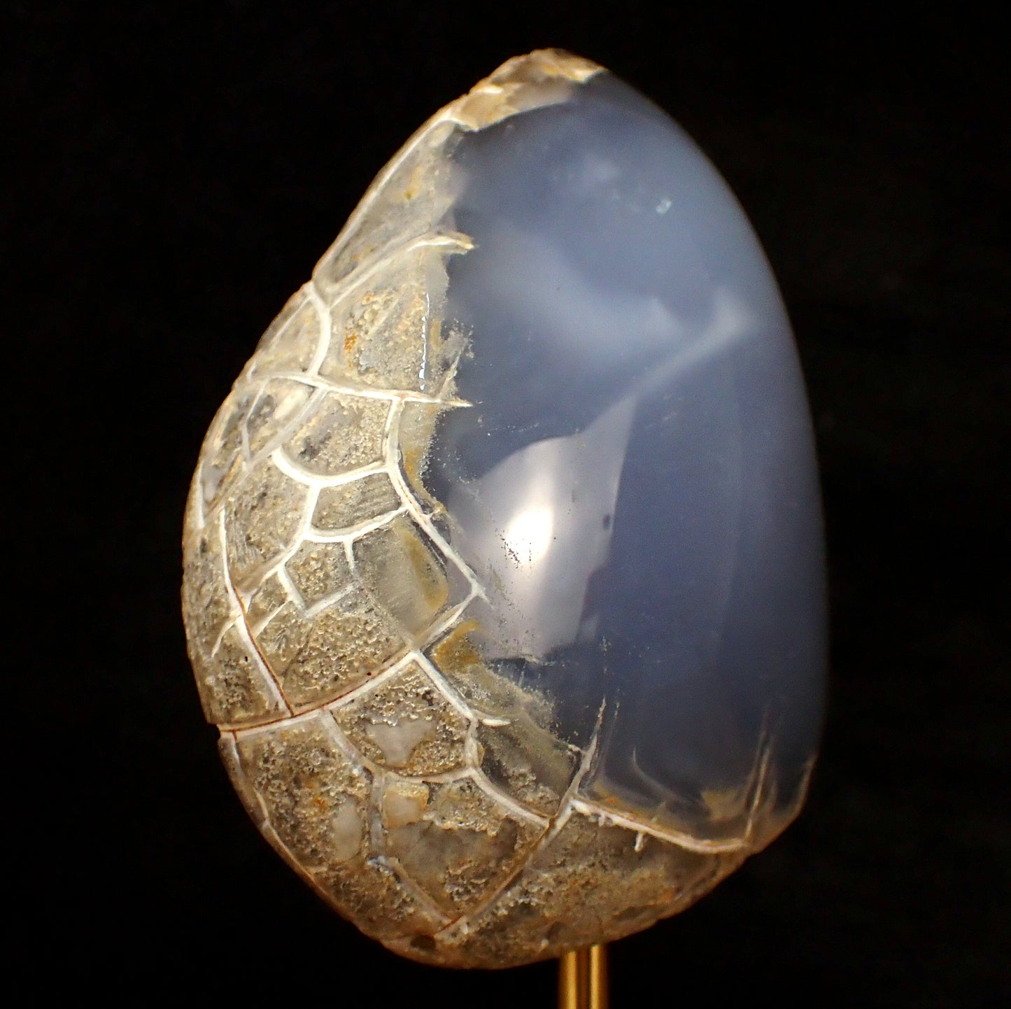 Blauer Chalcedon auf Ständer - 684,49g - 165 x 98 x 60mm