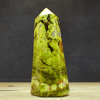 Grüner Opal Obelisk - 568,51g - 155 x 66 x 52mm