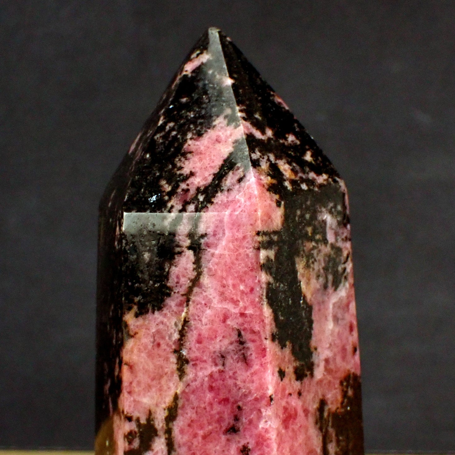 Rhodonit Obelisk - 1422,29g - 195 x 68 x 57mm