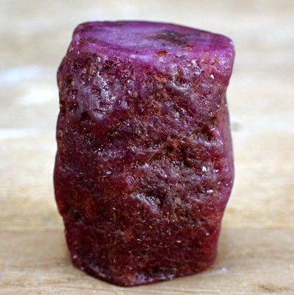 Roter Rubin aus Kenia, 181,1ct - 36,22g - 30,3 x 23,1 x 20,9mm