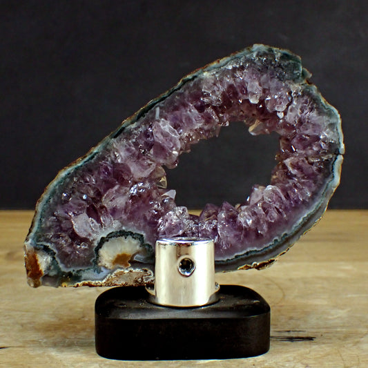 Amethyst-Scheibe auf Ständer - 267,71g - 130 x 98 x 47 mm