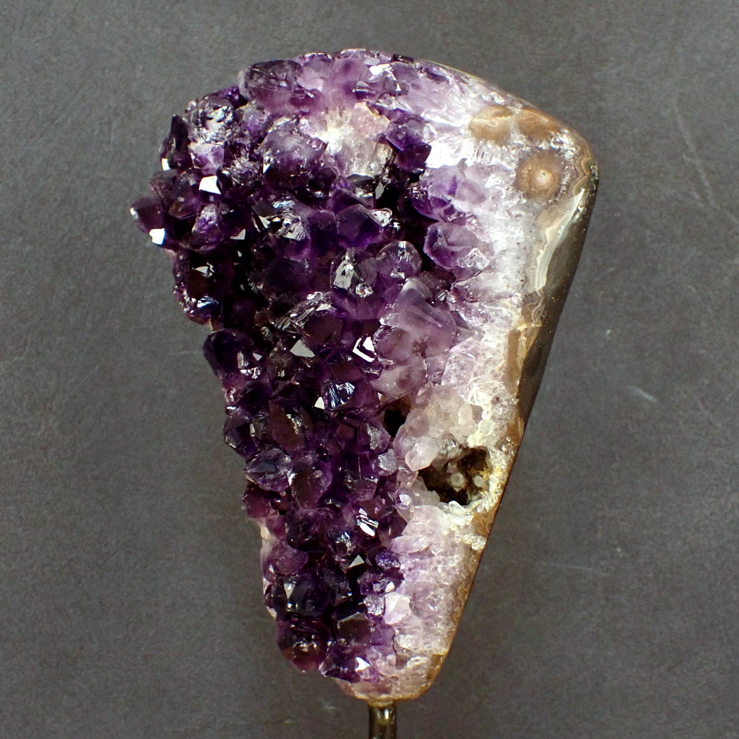 Wunderschöner Amethyst auf Ständer - 2083,49g - 162 x 130 x 80 mm