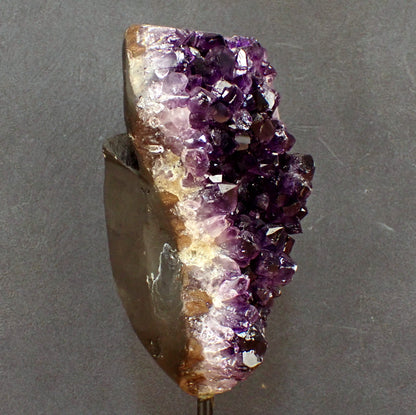 Wunderschöner Amethyst auf Ständer - 2083,49g - 162 x 130 x 80 mm