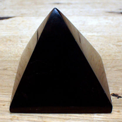 Tourmalin Pyramnide aus Brasilien - 242,43g - 60 x 60 x 60mm