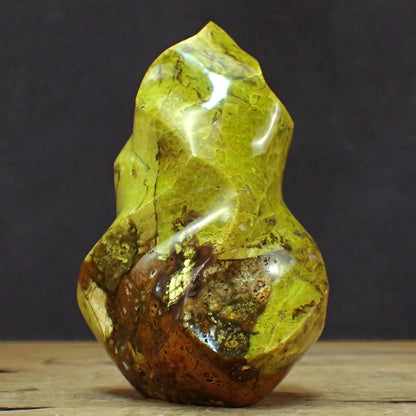 Grüner Opal Flamme - 635,88g - 140 x 95 x 71mm