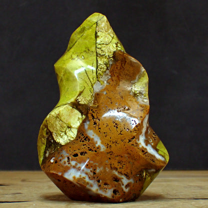 Grüner Opal Flamme - 635,88g - 140 x 95 x 71mm