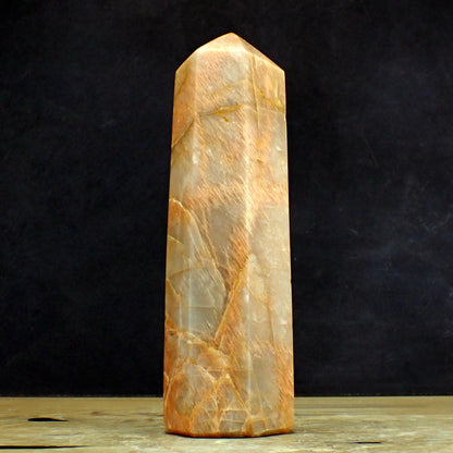 Pfirsich-Mondstein Obelisk - 1068,66g - 212 x 62 x 51mm