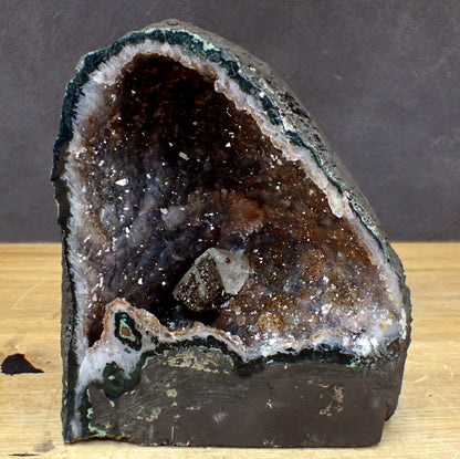 Mehrfarbige Amethyst Druse mit Calzit Kristall - 3551,79g - 190 x 165 x 130mm