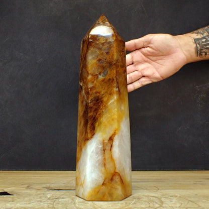 Großer Quarz Obelisk "Golden Healer" - 2455,51g - 280 x 82 x 74mm