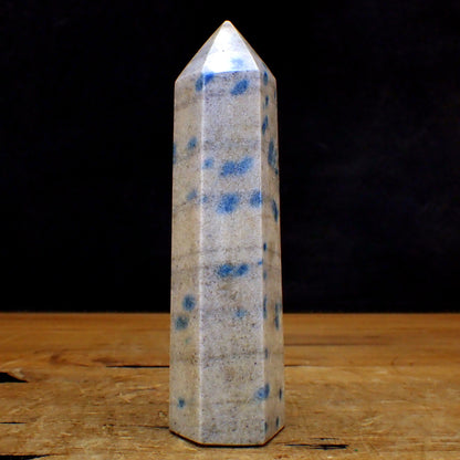 Natürlicher K2 Obelisk aus Madagaskar - 708,19g - 182 x 53 x 45mm