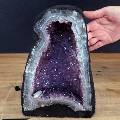 Amethyst Druse mit Calzit Kristallen - 8324,89g - 330 x 220 x 150mm