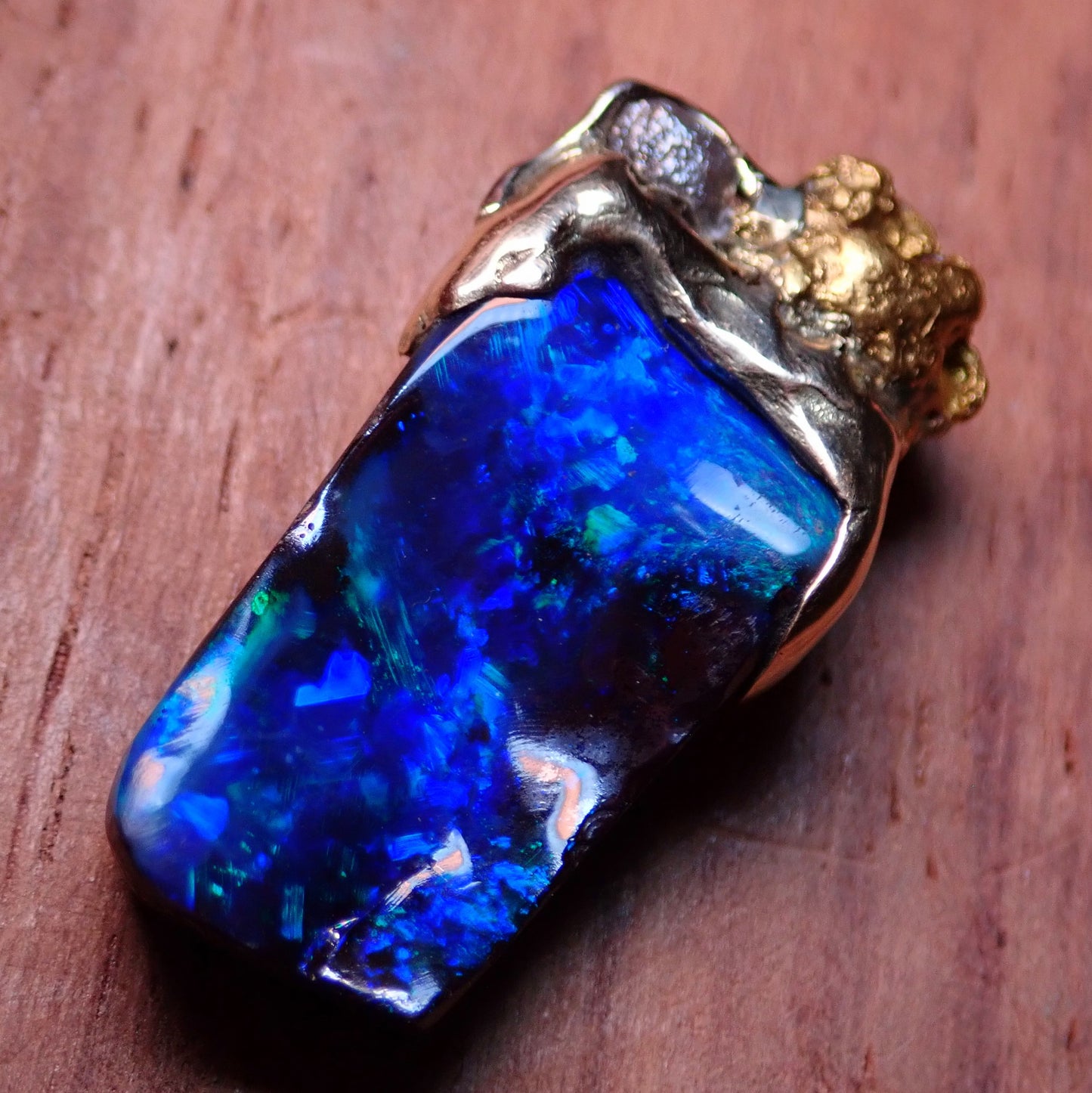 AAA+++ Boulder Opal, Natürliches Goldnugget & Natürlichem Diamanten, 18K Gold